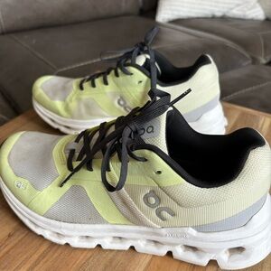 On Women’s Cloudrunner in seedling colorway